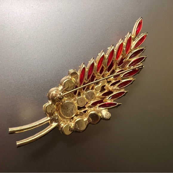 Vintage Juliana D&E Red Navette Leaf Brooch Verified #3586 Book Piece - Picture 5 of 5